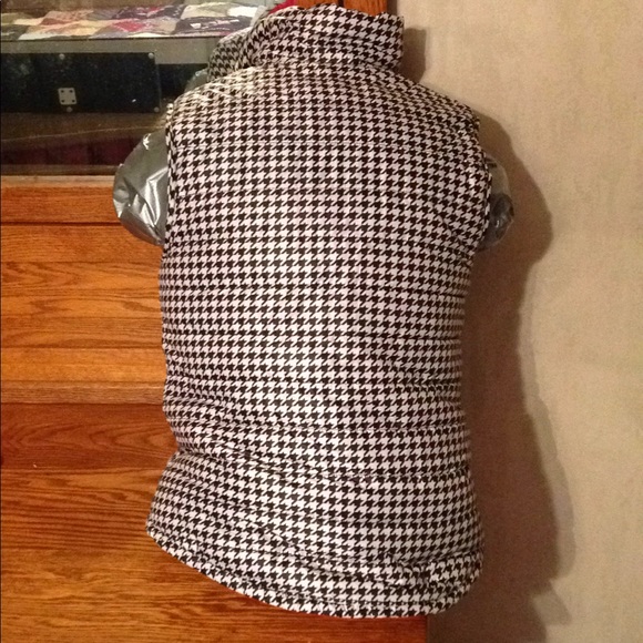 CLOSET CLEAR OUT Luii Houndstooth/Red Reversible Puffy Vest - Picture 4 of 7